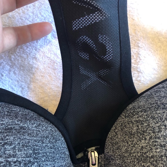 Victoria Secret VSX Sports Bra - Picture 4 of 10